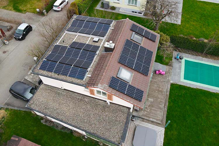 Bau einer Photovoltaikanlage Gümligen
