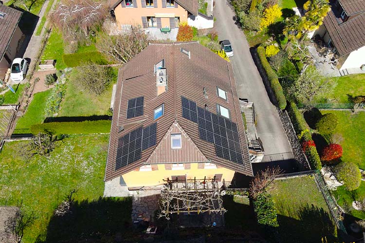 Bau einer Photovoltaikanlage La Tour-de-Peilz