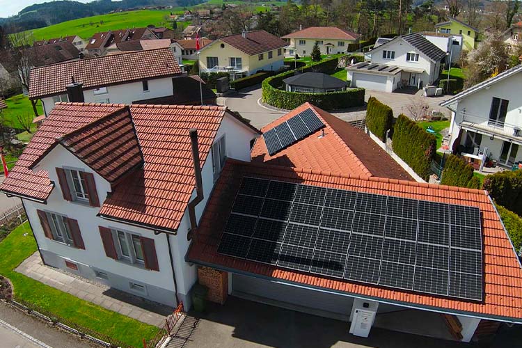 Bau einer Photovoltaikanlage Sirnach